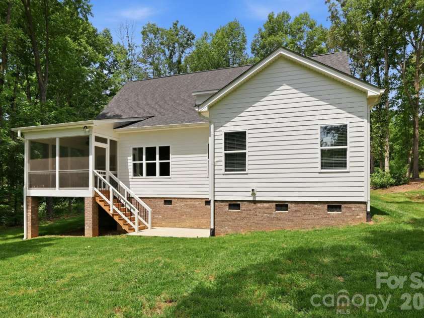 1004 Sandy Ridge Road, Monroe, NC 28112.  MLS# CAR4384931, YatesRealty ID 31930. 