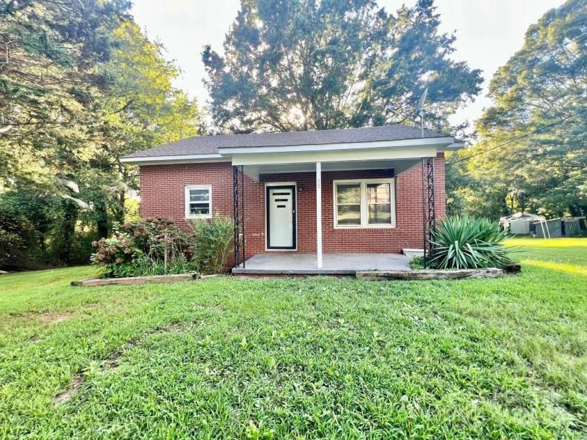 88 Polk Street, Taylorsville, NC 28681.  MLS# CAR4292183, YatesRealty ID 31930. 
