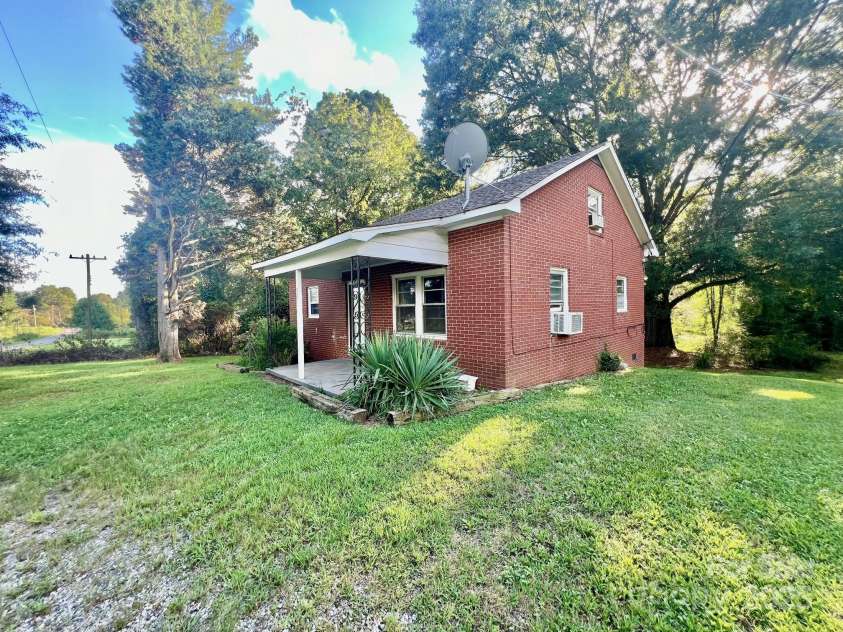 88 Polk Street, Taylorsville, NC 28681.  MLS# CAR4292183, YatesRealty ID 31930. 