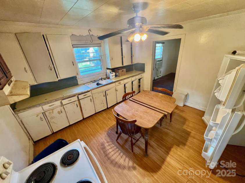 88 Polk Street, Taylorsville, NC 28681.  MLS# CAR4292183, YatesRealty ID 31930. 