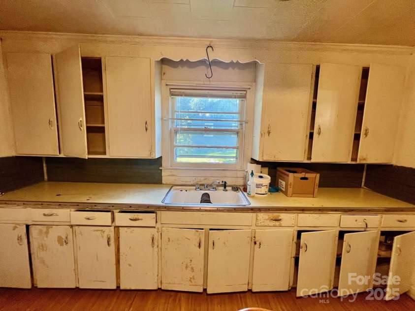 88 Polk Street, Taylorsville, NC 28681.  MLS# CAR4292183, YatesRealty ID 31930. 