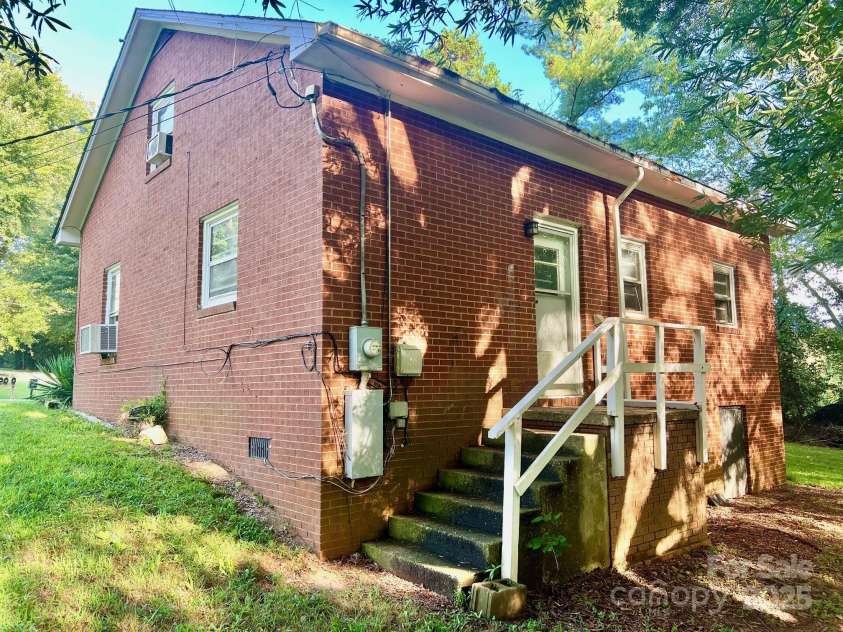 88 Polk Street, Taylorsville, NC 28681.  MLS# CAR4292183, YatesRealty ID 31930. 