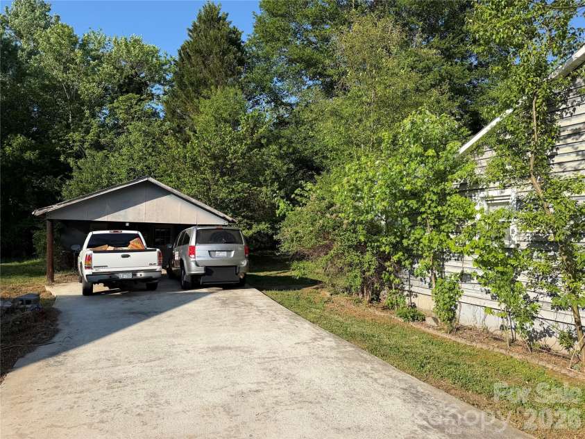 141 Walker Road, Morganton, NC 28655.  MLS# CAR4371389, YatesRealty ID 31931. 