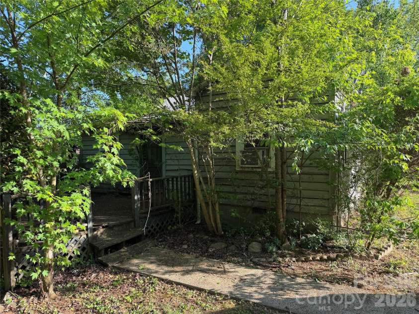 141 Walker Road, Morganton, NC 28655.  MLS# CAR4371389, YatesRealty ID 31931. 