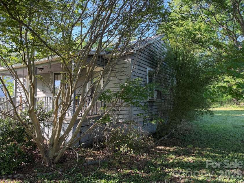 141 Walker Road, Morganton, NC 28655.  MLS# CAR4371389, YatesRealty ID 31931. 