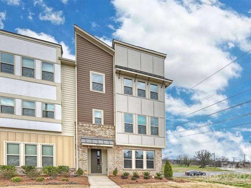 2635 Statesville Avenue, Charlotte, NC 28206.  MLS# CAR4290850, YatesRealty ID 31932. 
