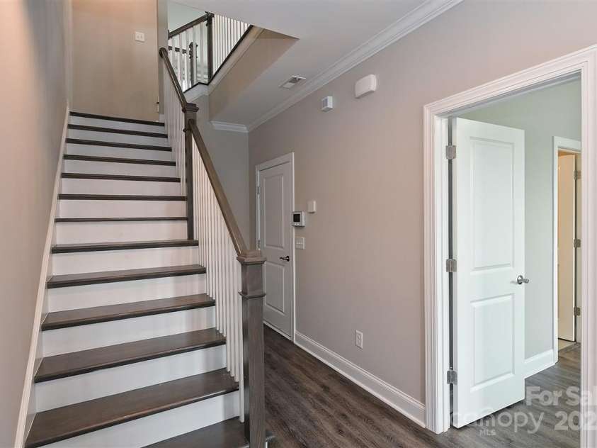 2635 Statesville Avenue, Charlotte, NC 28206.  MLS# CAR4290850, YatesRealty ID 31932. 