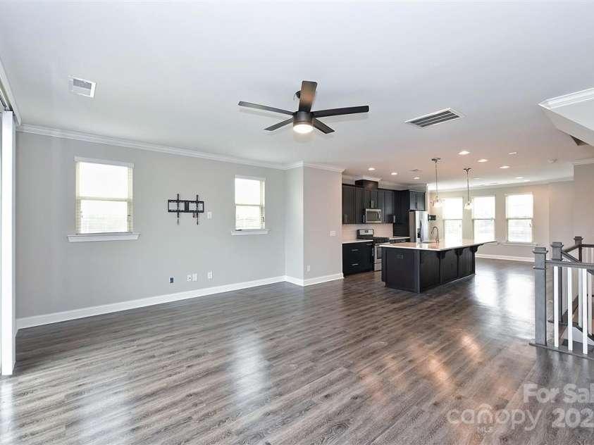 2635 Statesville Avenue, Charlotte, NC 28206.  MLS# CAR4290850, YatesRealty ID 31932. 
