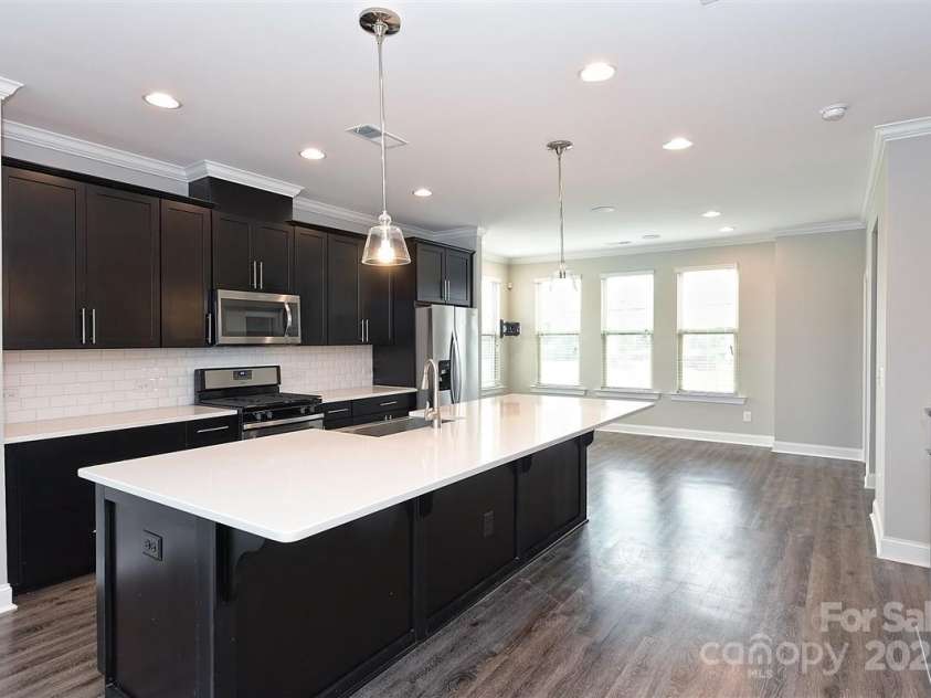 2635 Statesville Avenue, Charlotte, NC 28206.  MLS# CAR4290850, YatesRealty ID 31932. 