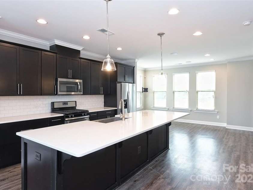 2635 Statesville Avenue, Charlotte, NC 28206.  MLS# CAR4290850, YatesRealty ID 31932. 