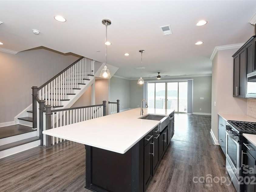 2635 Statesville Avenue, Charlotte, NC 28206.  MLS# CAR4290850, YatesRealty ID 31932. 