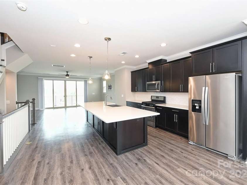 2635 Statesville Avenue, Charlotte, NC 28206.  MLS# CAR4290850, YatesRealty ID 31932. 
