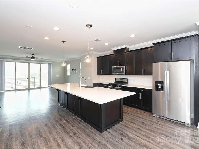 2635 Statesville Avenue, Charlotte, NC 28206.  MLS# CAR4290850, YatesRealty ID 31932. 