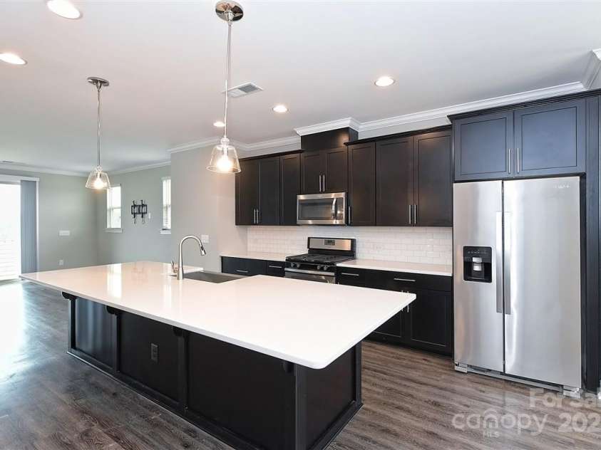 2635 Statesville Avenue, Charlotte, NC 28206.  MLS# CAR4290850, YatesRealty ID 31932. 