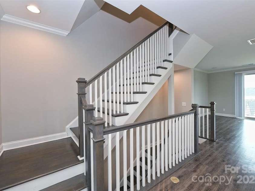 2635 Statesville Avenue, Charlotte, NC 28206.  MLS# CAR4290850, YatesRealty ID 31932. 