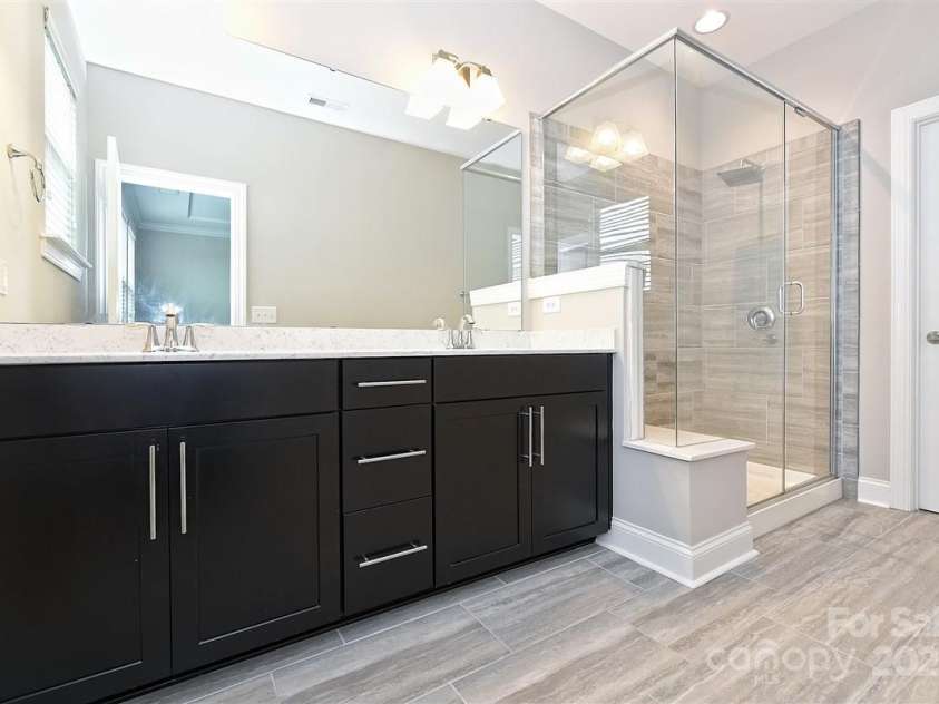 2635 Statesville Avenue, Charlotte, NC 28206.  MLS# CAR4290850, YatesRealty ID 31932. 