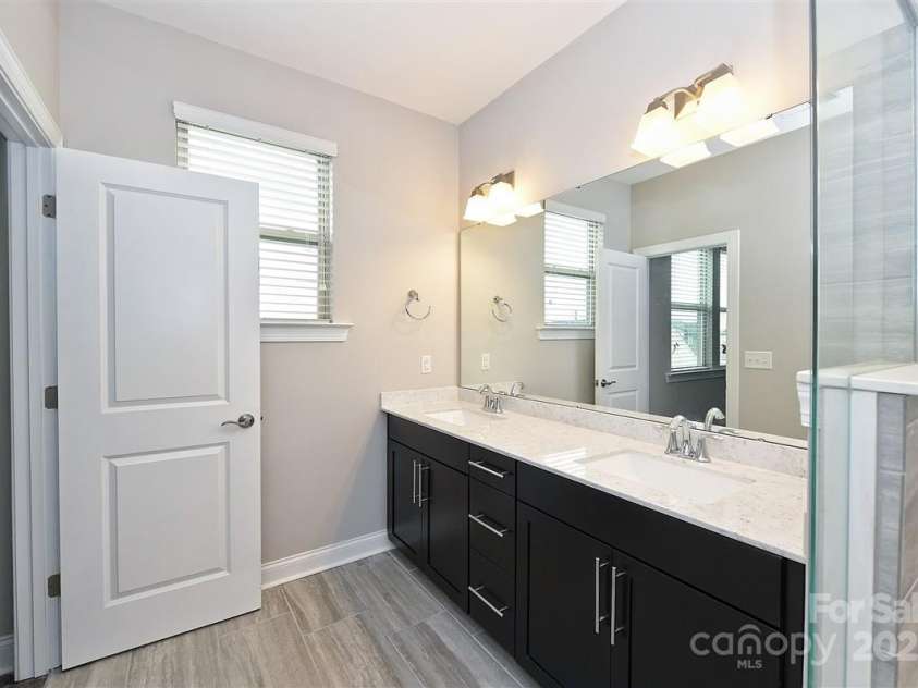 2635 Statesville Avenue, Charlotte, NC 28206.  MLS# CAR4290850, YatesRealty ID 31932. 