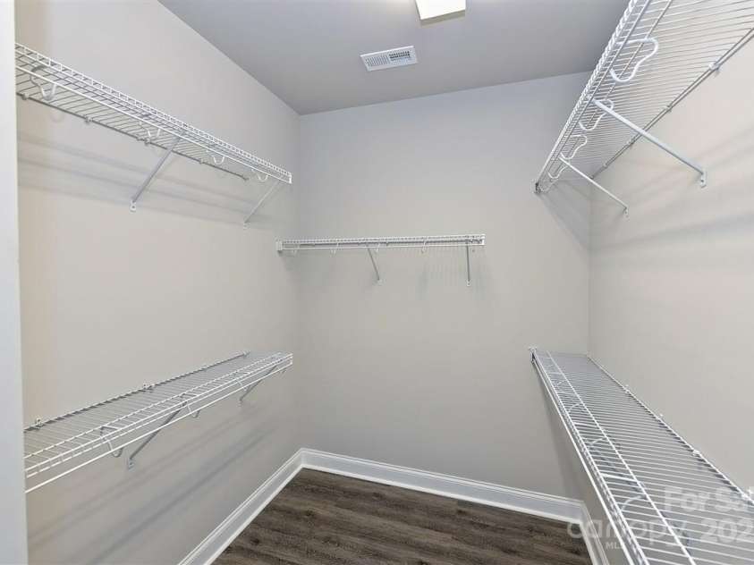 2635 Statesville Avenue, Charlotte, NC 28206.  MLS# CAR4290850, YatesRealty ID 31932. 