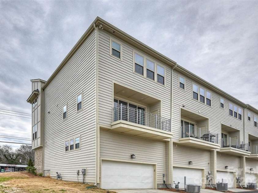 2635 Statesville Avenue, Charlotte, NC 28206.  MLS# CAR4290850, YatesRealty ID 31932. 