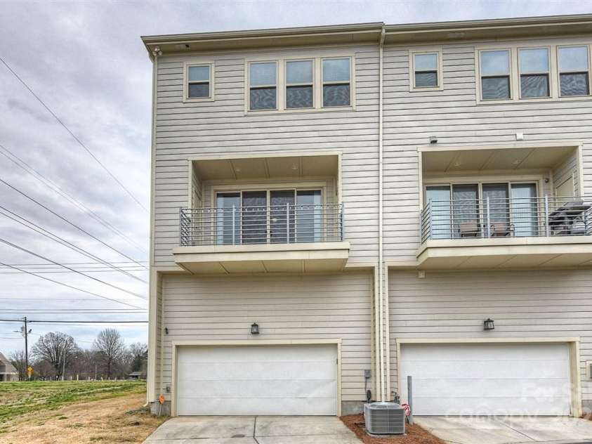 2635 Statesville Avenue, Charlotte, NC 28206.  MLS# CAR4290850, YatesRealty ID 31932. 