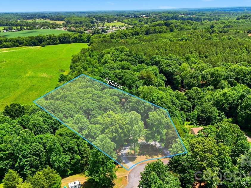 4944 Largo Court, Conover, NC 28613.  MLS# CAR4403514, YatesRealty ID 31932. 