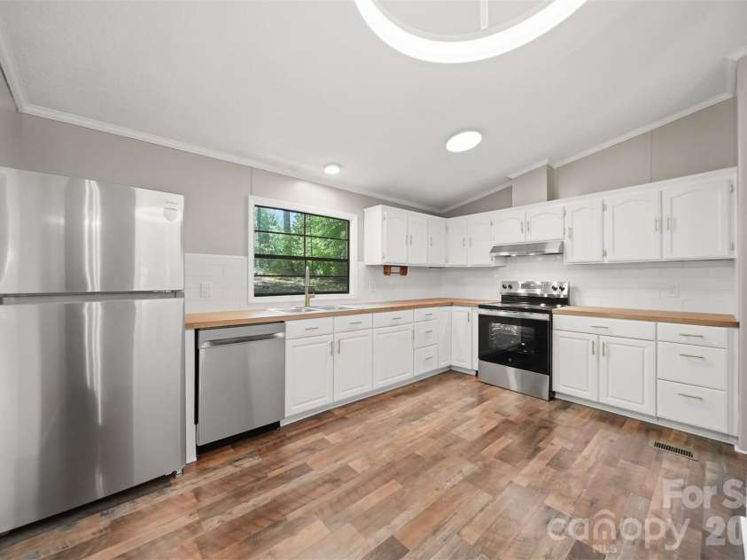 4944 Largo Court, Conover, NC 28613.  MLS# CAR4403514, YatesRealty ID 31932. 