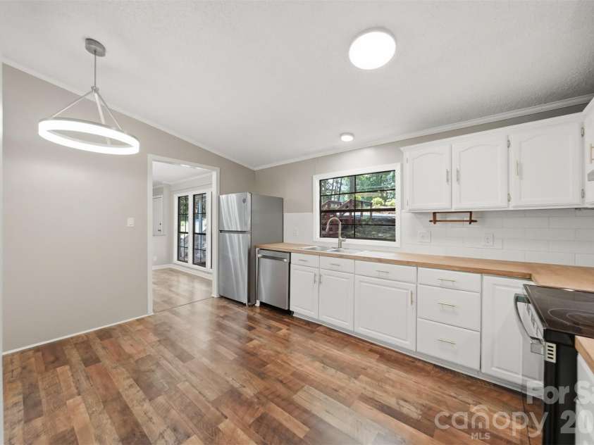 4944 Largo Court, Conover, NC 28613.  MLS# CAR4403514, YatesRealty ID 31932. 