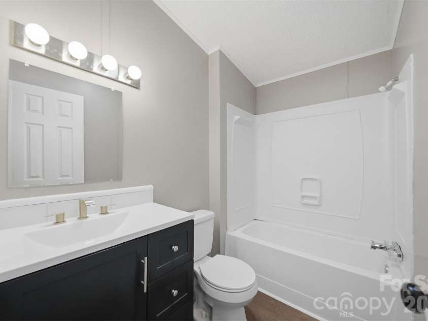 4944 Largo Court, Conover, NC 28613.  MLS# CAR4403514, YatesRealty ID 31932. Full Bathroom