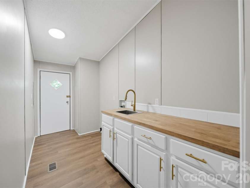 4944 Largo Court, Conover, NC 28613.  MLS# CAR4403514, YatesRealty ID 31932. Laundry