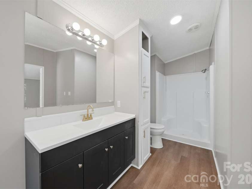4944 Largo Court, Conover, NC 28613.  MLS# CAR4403514, YatesRealty ID 31932. Primary Suite