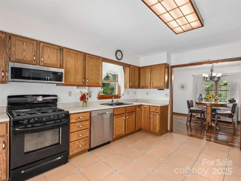 17 Meadow Brook Drive, Fletcher, NC 28732.  MLS# CAR4292187, YatesRealty ID 31933. 