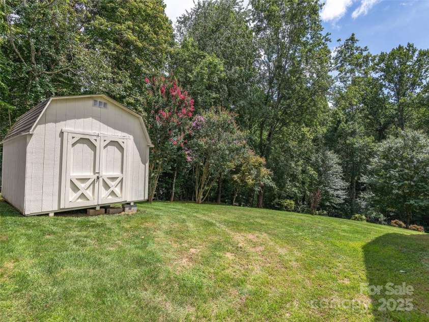 17 Meadow Brook Drive, Fletcher, NC 28732.  MLS# CAR4292187, YatesRealty ID 31933. 