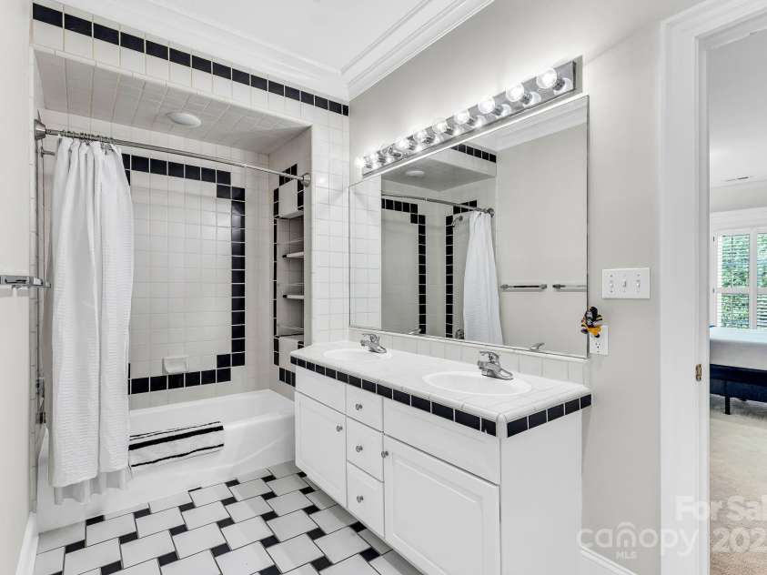 3940 Beechridge Road, Winston Salem, NC 27106.  MLS# CAR4291783, YatesRealty ID 31934. 