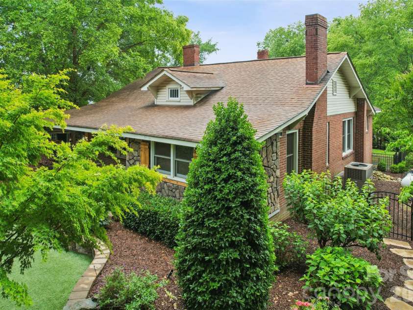 400 Alpine Street, Kannapolis, NC 28081.  MLS# CAR4387545, YatesRealty ID 31934. 