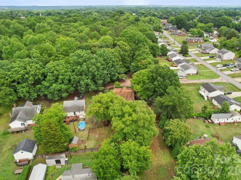 400 Alpine Street, Kannapolis, NC 28081.  MLS# CAR4387545, YatesRealty ID 31934. 