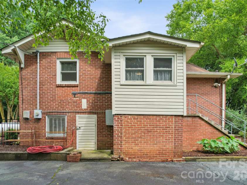400 Alpine Street, Kannapolis, NC 28081.  MLS# CAR4387545, YatesRealty ID 31934. 
