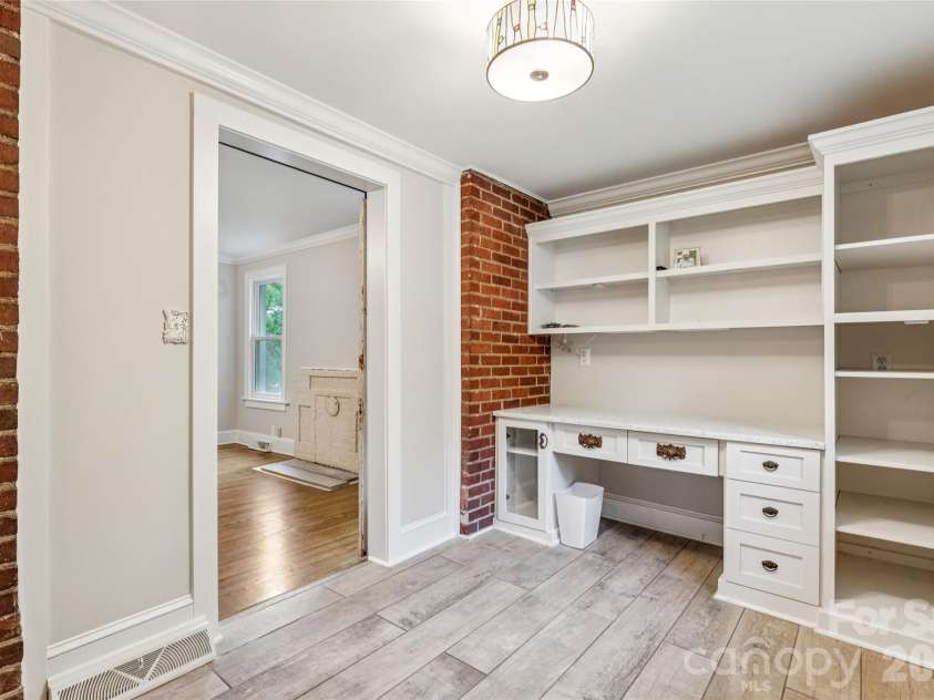 400 Alpine Street, Kannapolis, NC 28081.  MLS# CAR4387545, YatesRealty ID 31934. 