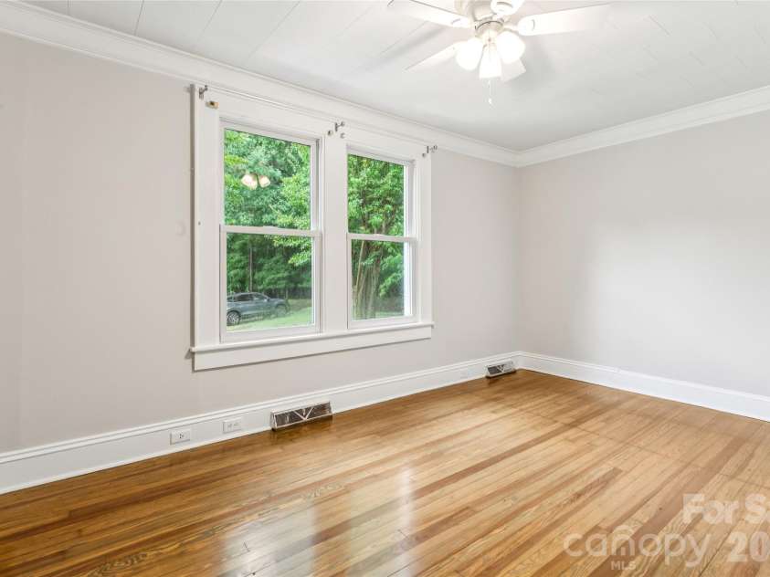 400 Alpine Street, Kannapolis, NC 28081.  MLS# CAR4387545, YatesRealty ID 31934. 