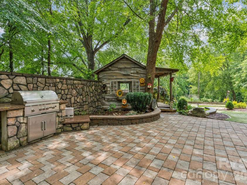 400 Alpine Street, Kannapolis, NC 28081.  MLS# CAR4387545, YatesRealty ID 31934. 