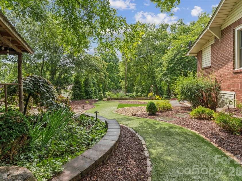 400 Alpine Street, Kannapolis, NC 28081.  MLS# CAR4387545, YatesRealty ID 31934. 