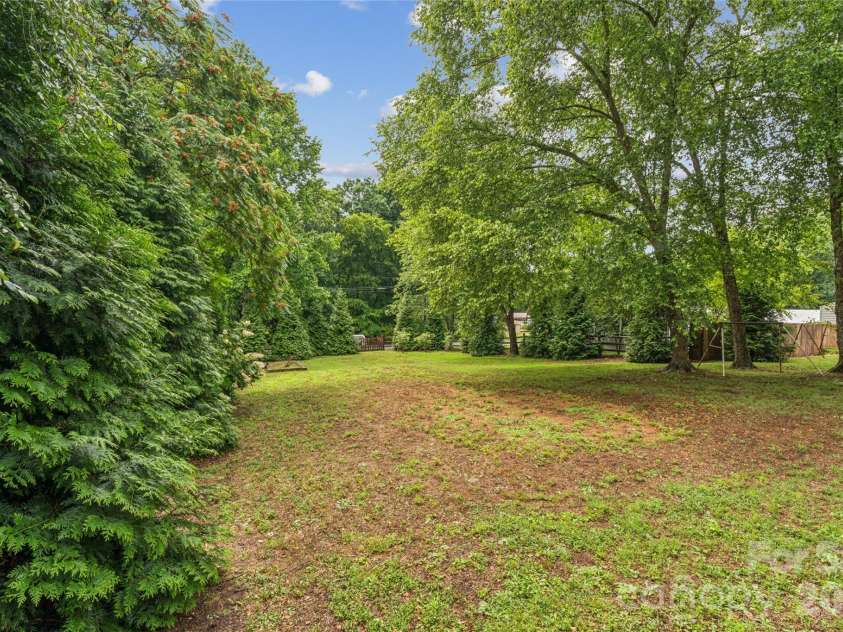 400 Alpine Street, Kannapolis, NC 28081.  MLS# CAR4387545, YatesRealty ID 31934. 
