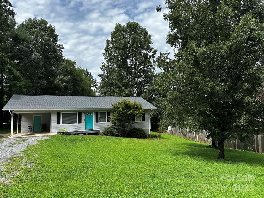 2462 Ridgecreek Drive, Morganton, NC 28655.  MLS# CAR4292241, YatesRealty ID 31935. 