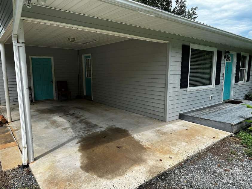 2462 Ridgecreek Drive, Morganton, NC 28655.  MLS# CAR4292241, YatesRealty ID 31935. 