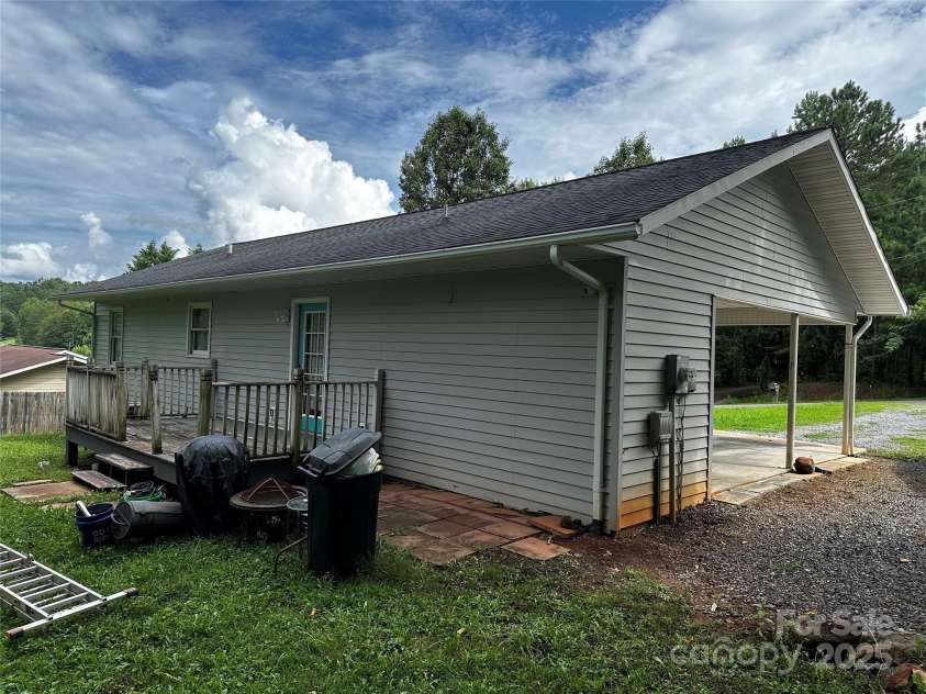 2462 Ridgecreek Drive, Morganton, NC 28655.  MLS# CAR4292241, YatesRealty ID 31935. 