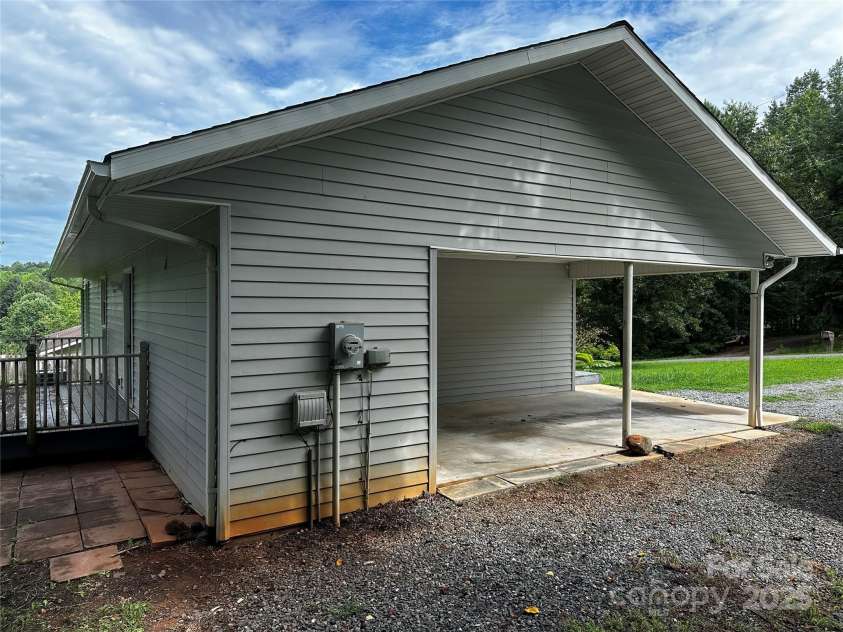 2462 Ridgecreek Drive, Morganton, NC 28655.  MLS# CAR4292241, YatesRealty ID 31935. 