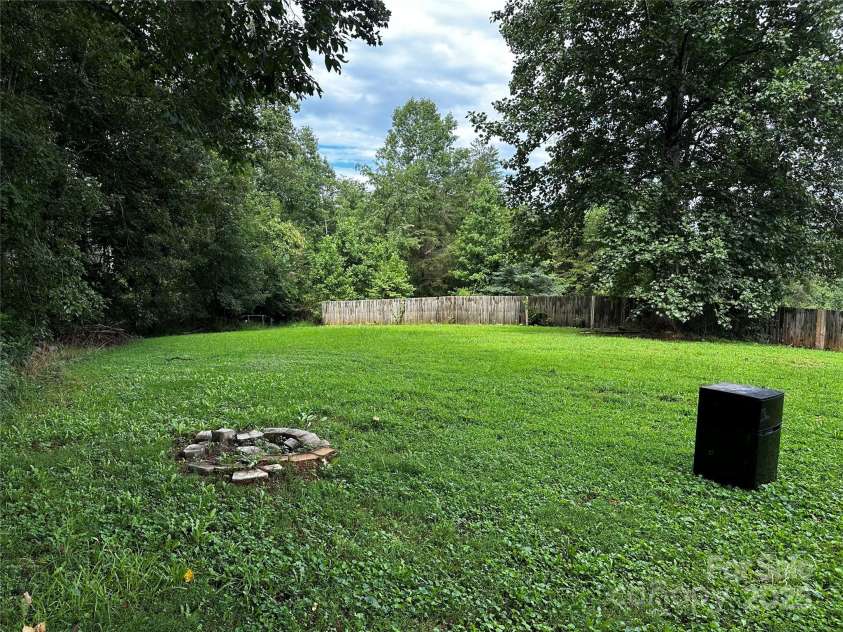 2462 Ridgecreek Drive, Morganton, NC 28655.  MLS# CAR4292241, YatesRealty ID 31935. 
