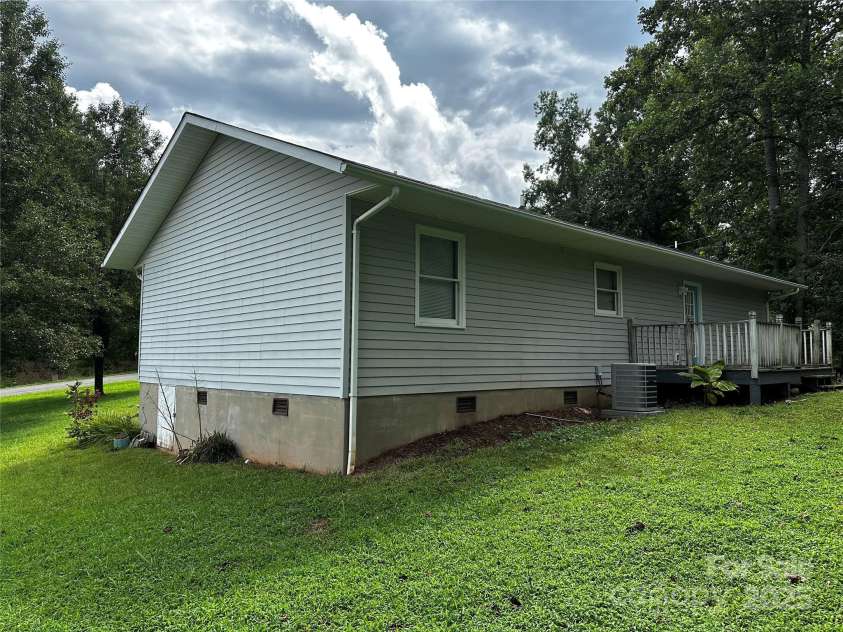 2462 Ridgecreek Drive, Morganton, NC 28655.  MLS# CAR4292241, YatesRealty ID 31935. 