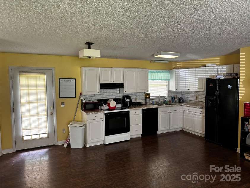 2462 Ridgecreek Drive, Morganton, NC 28655.  MLS# CAR4292241, YatesRealty ID 31935. 