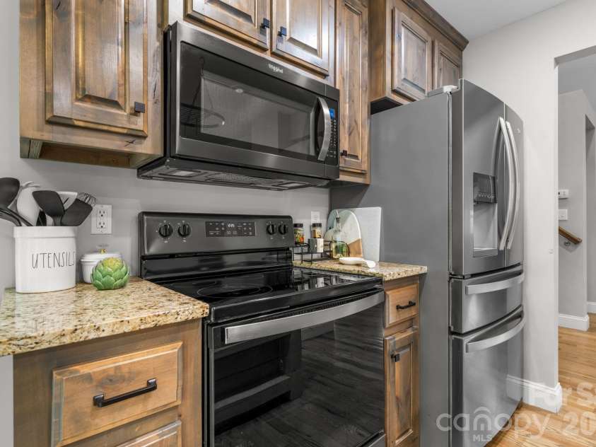 124 Maplewood Court, Hudson, NC 28638.  MLS# CAR4386969, YatesRealty ID 31936. 