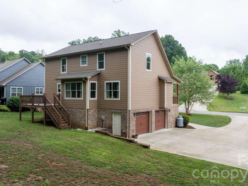 124 Maplewood Court, Hudson, NC 28638.  MLS# CAR4386969, YatesRealty ID 31936. 